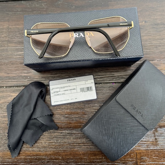 Prada sunglasses - Picture 3 of 7